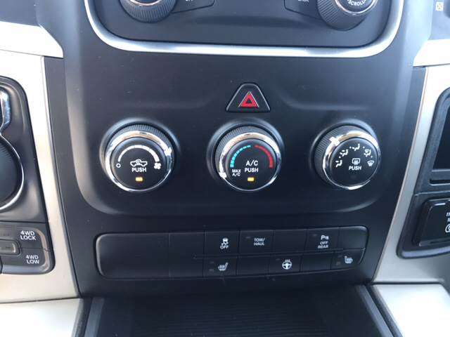 2015 RAM Ram Pickup 1500 4x4 SLT 4dr Crew Cab 5.5 ft. SB Pickup